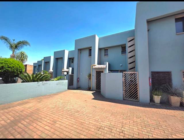 2 BEDROOM DUPLEX FOR SALE IN FREEWAY PARK